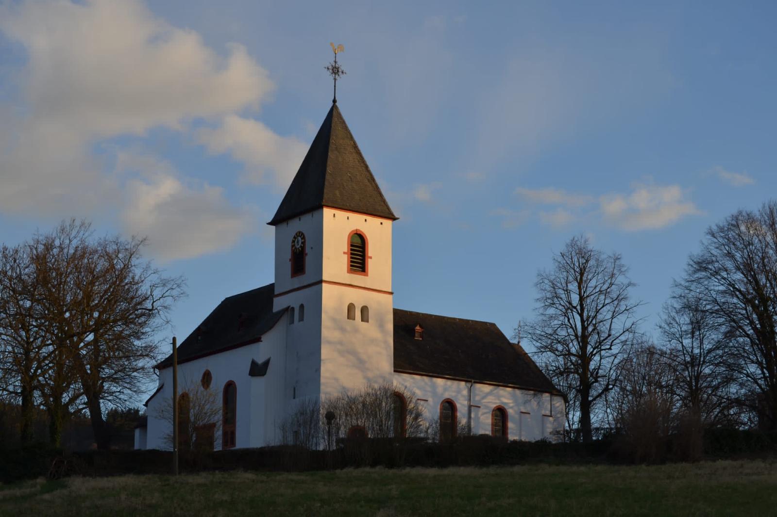 Kirche Riol (c) Rüdiger Glaub-Engelskirchen Kirche Riol