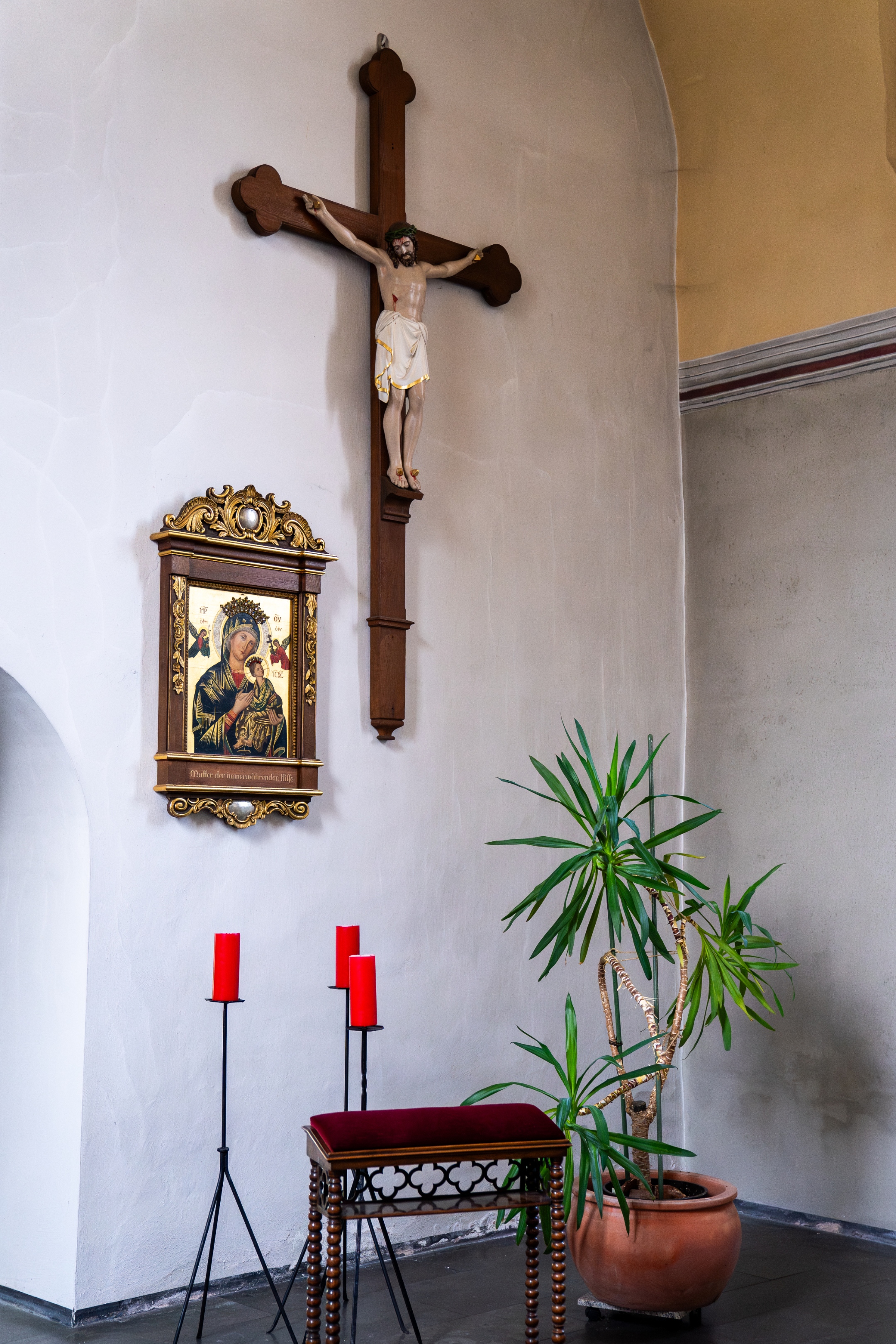 Kenn Missionskreuz und Bildnis Maria als immerwährende Hilfe (c) Lena Engelskirchen Kenn Missionskreuz und Bildnis Maria als immerwährende Hilfe