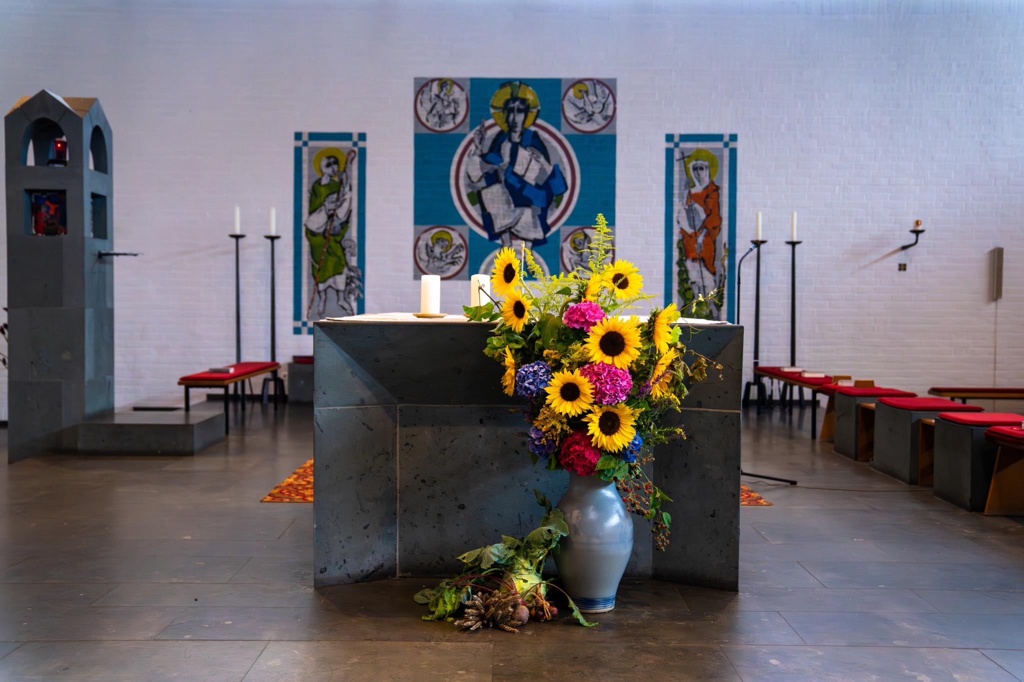 Kenn, Altar (c) Lena Engelskirchen Kenn, Altar