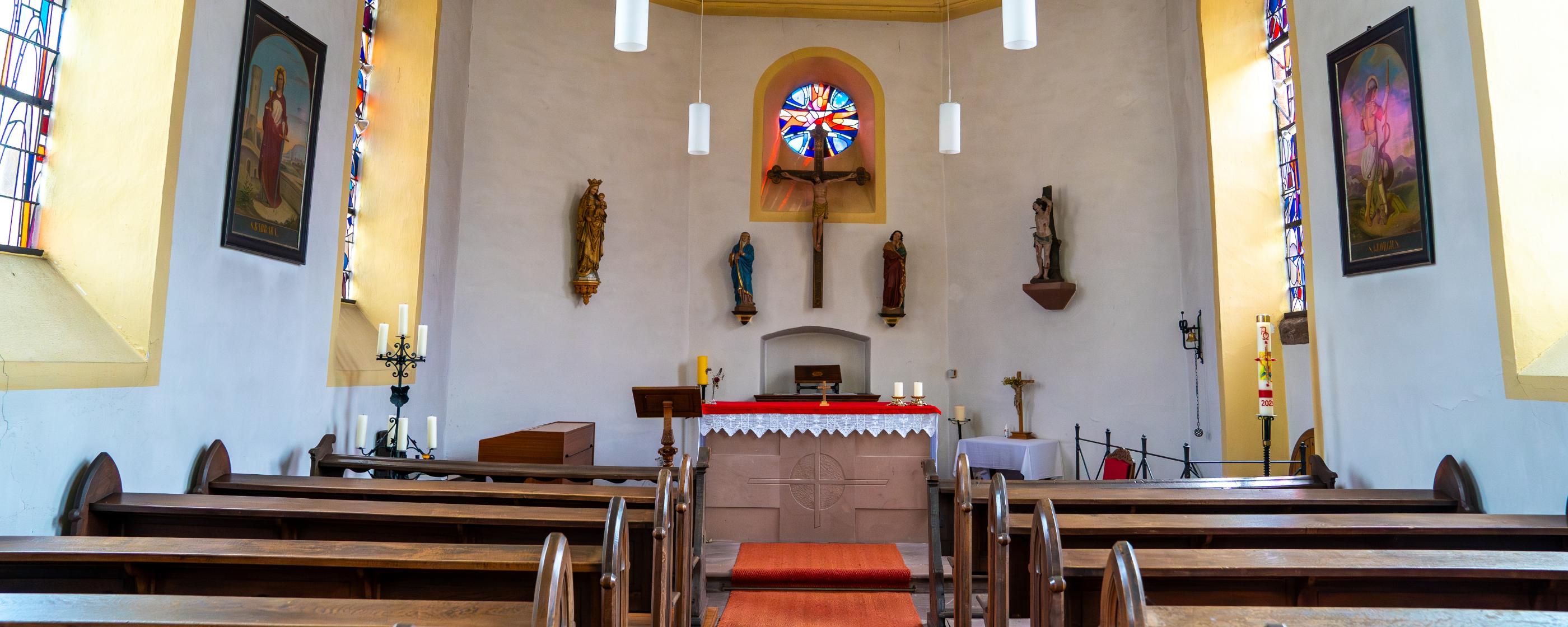 Kirsch, Kirchenschiff mit Altar