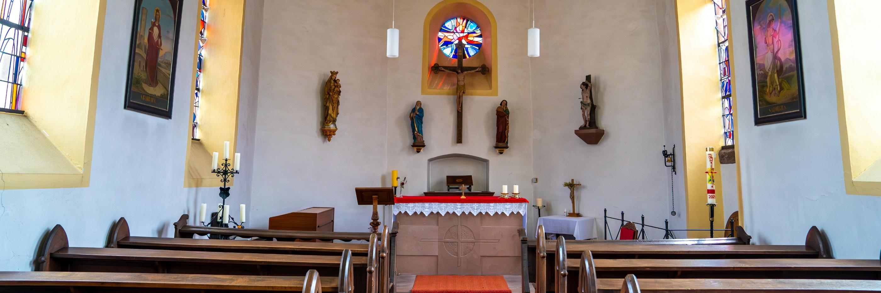 Kirsch, Kirchenschiff mit Altar