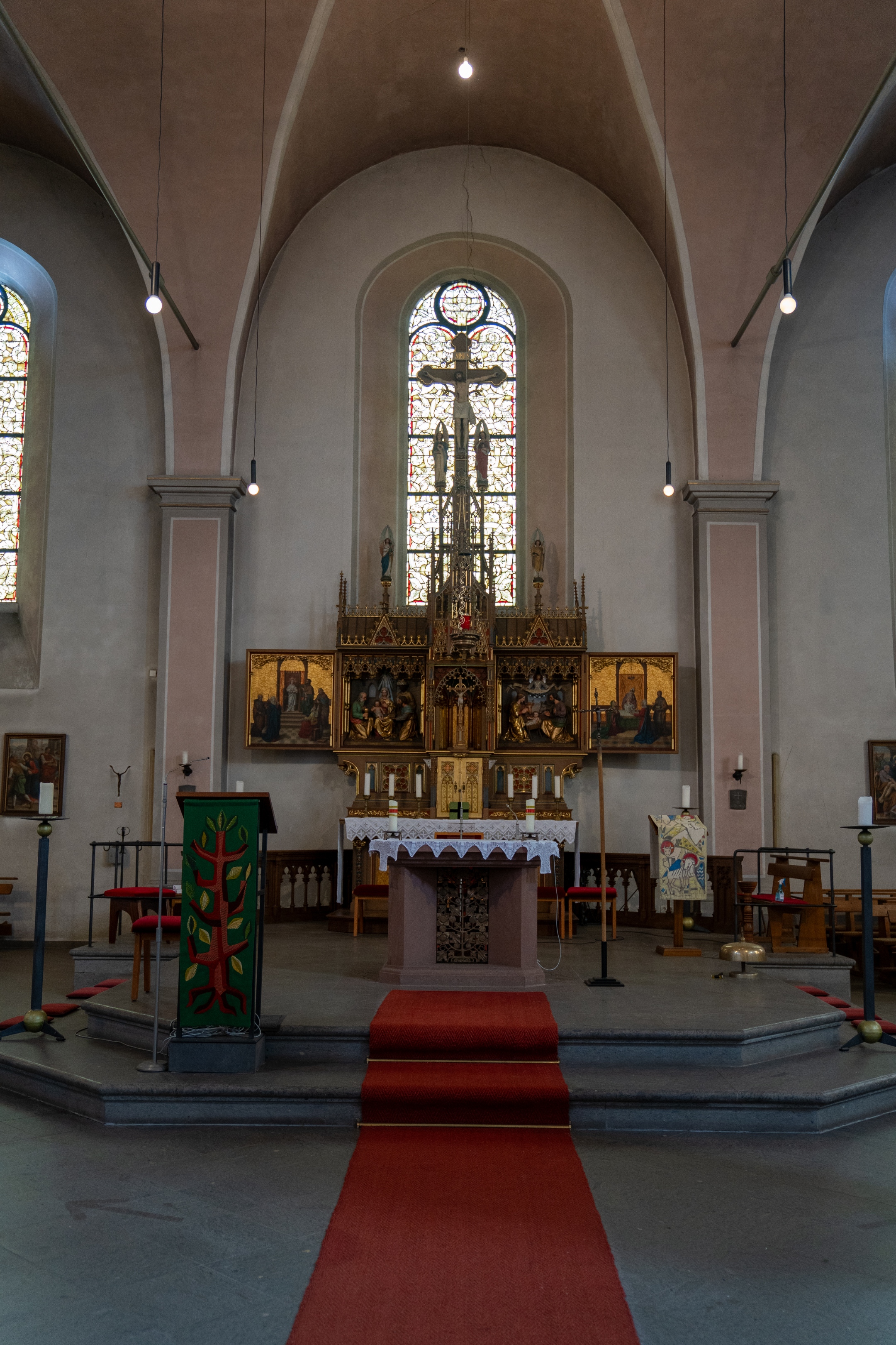 Föhren, Altarraum (c) Lena Engelskirchen Föhren, Altarraum