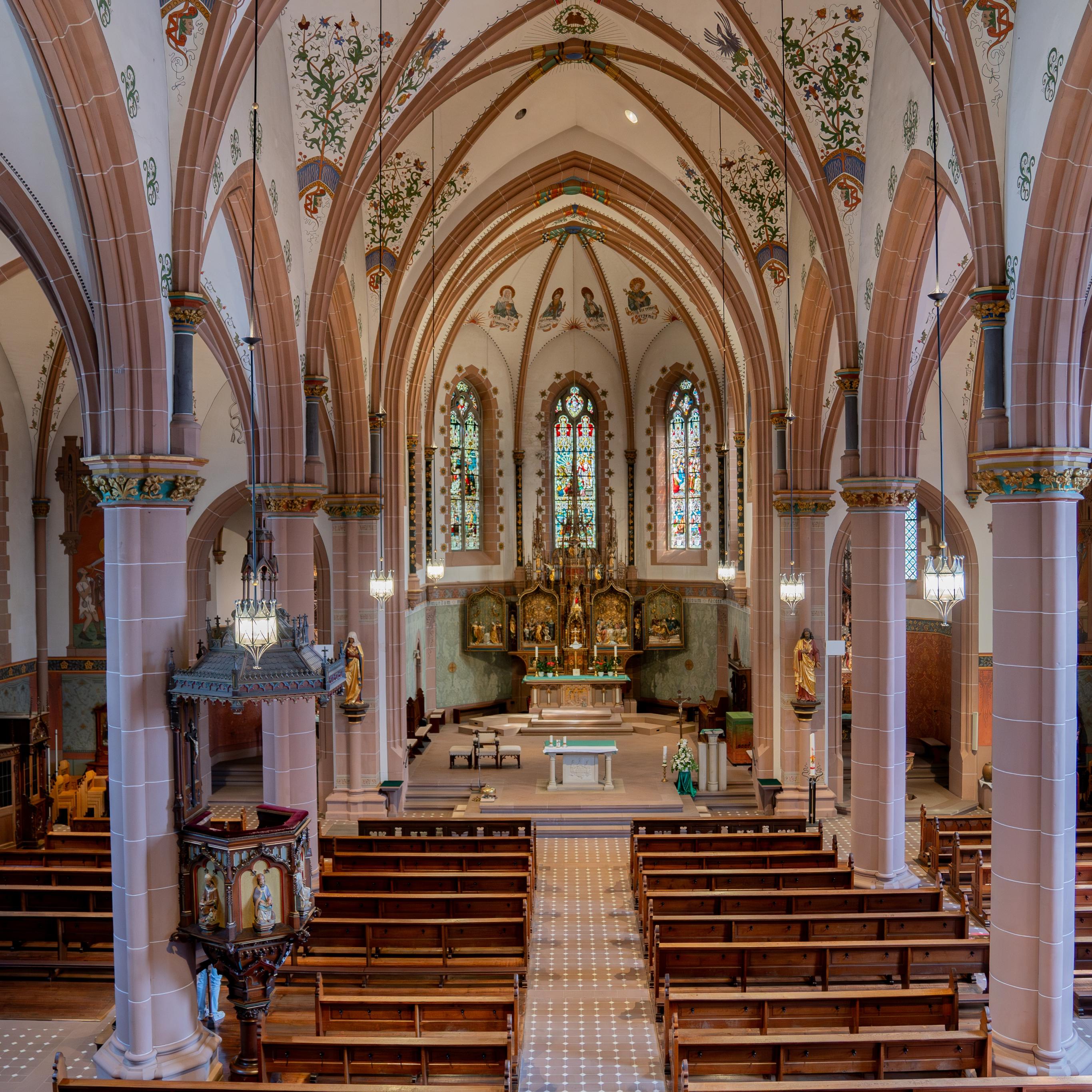 Schweich, Kirchenschiff von Empore