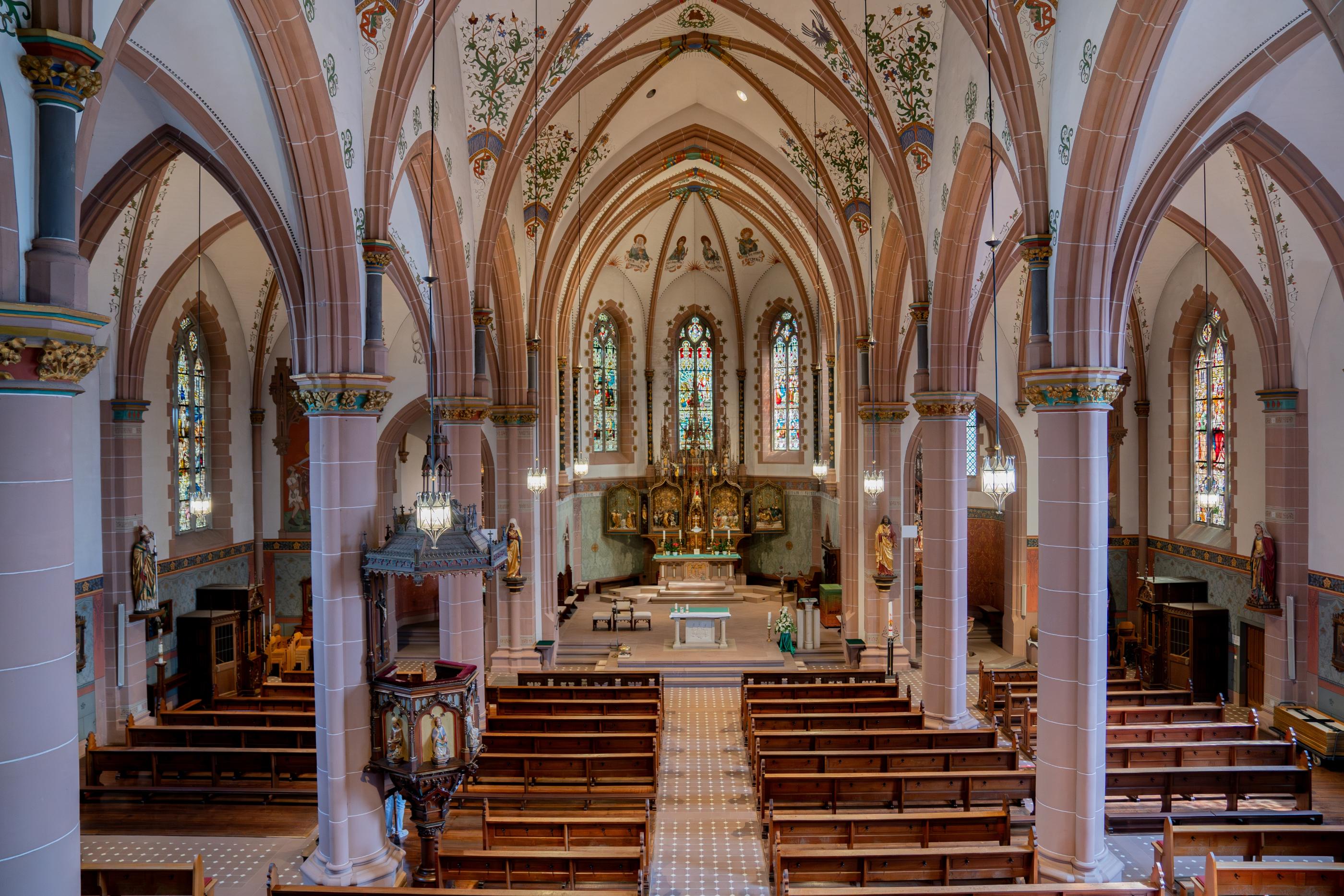 Schweich, Kirchenschiff von Empore