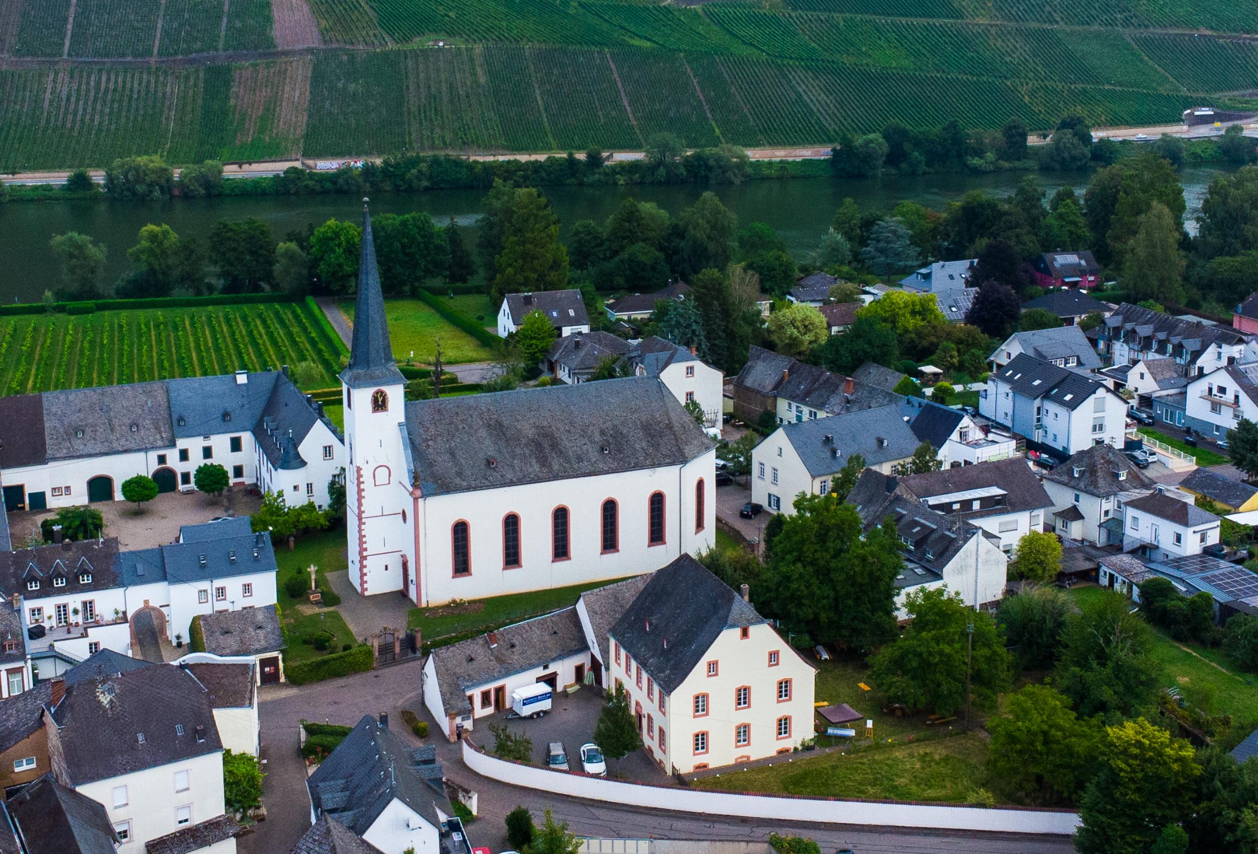 Kirche Longuich (c) Lena Engelskirchen Kirche Longuich