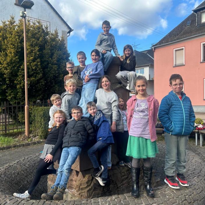 Fahrt der Kommunionkinder in den Ostergarten nach Wadrill 4