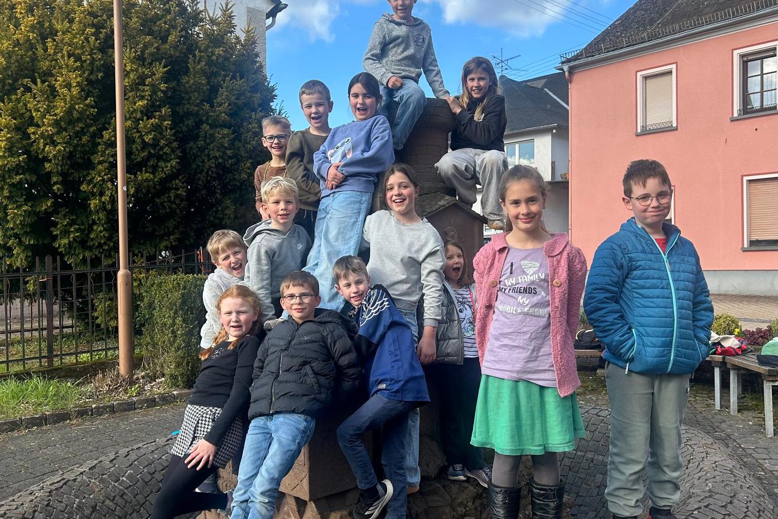 Fahrt der Kommunionkinder in den Ostergarten nach Wadrill 4