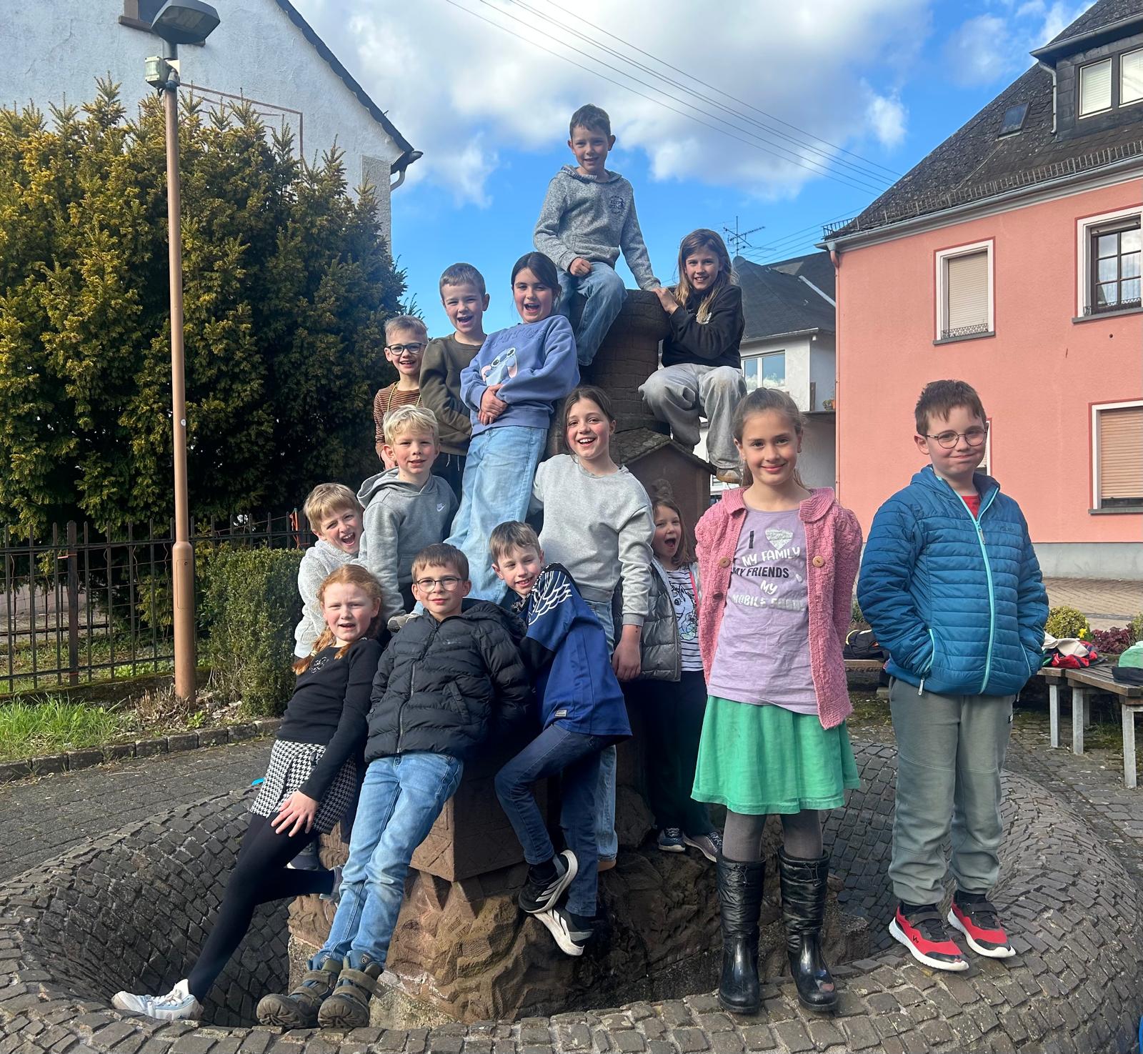 Fahrt der Kommunionkinder in den Ostergarten nach Wadrill 4