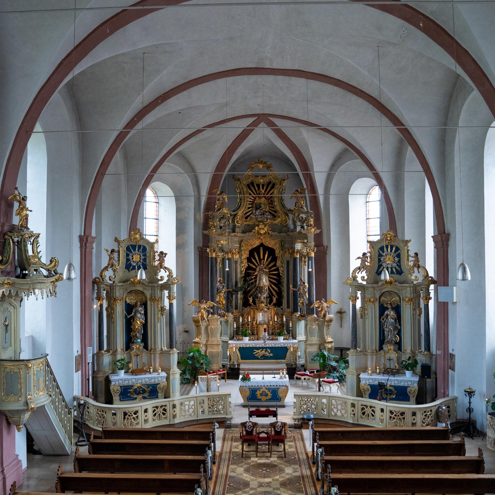 Pfarrkirche Longuich, Innenansicht
