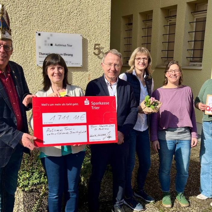 Joachim Wagner, Renate Lafos, 1. Vorsitzende von Autismus Trier e.V., Pfarrer Dr. Ralph Hildesheim, Ulrike Reichmann, Leitung Arbeiten und Wohnen, Dr. Anne Molitor Therapeutische Leitung der Autismus Trier – Therapie gGmbH und Daniela Singer, Standortleitung Ehrang