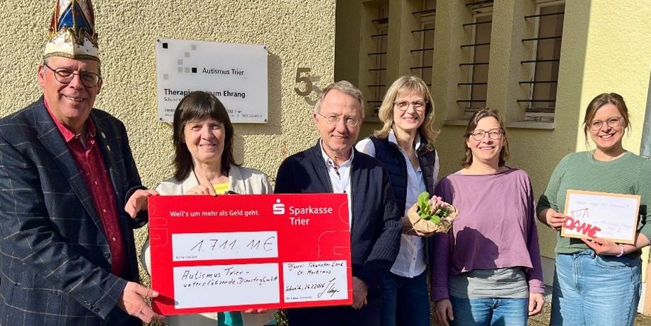 Joachim Wagner, Renate Lafos, 1. Vorsitzende von Autismus Trier e.V., Pfarrer Dr. Ralph Hildesheim, Ulrike Reichmann, Leitung Arbeiten und Wohnen, Dr. Anne Molitor Therapeutische Leitung der Autismus Trier – Therapie gGmbH und Daniela Singer, Standortleitung Ehrang