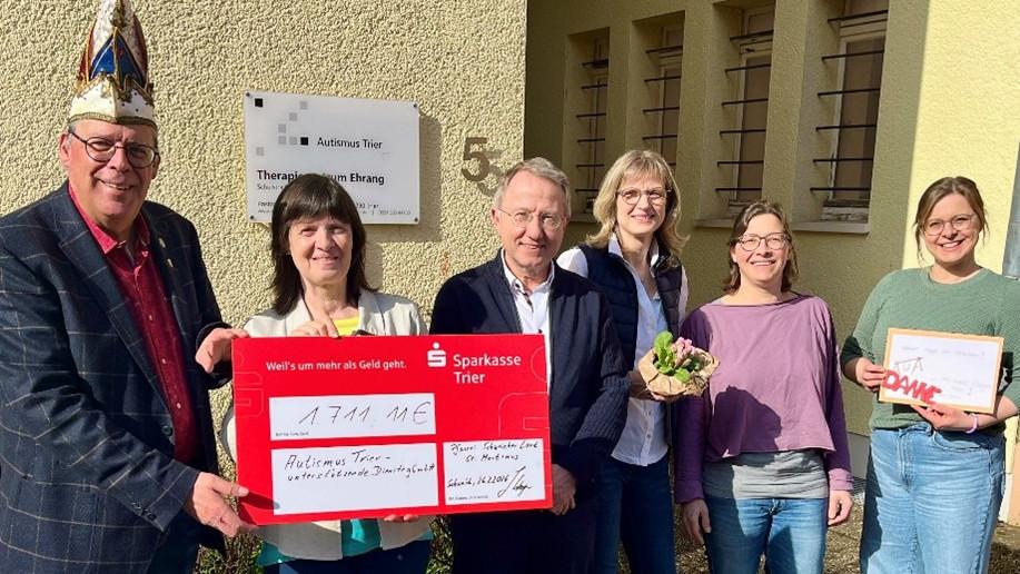 Joachim Wagner, Renate Lafos, 1. Vorsitzende von Autismus Trier e.V., Pfarrer Dr. Ralph Hildesheim, Ulrike Reichmann, Leitung Arbeiten und Wohnen, Dr. Anne Molitor Therapeutische Leitung der Autismus Trier – Therapie gGmbH und Daniela Singer, Standortleitung Ehrang